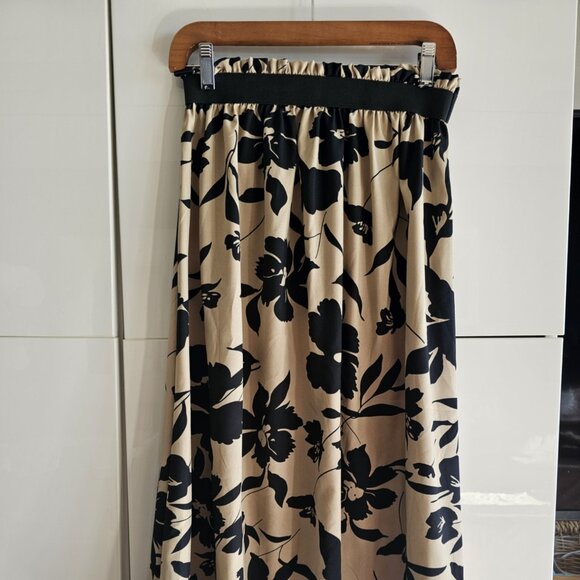 Floral Lightweight Beige Skirt - Picture 2 of 5